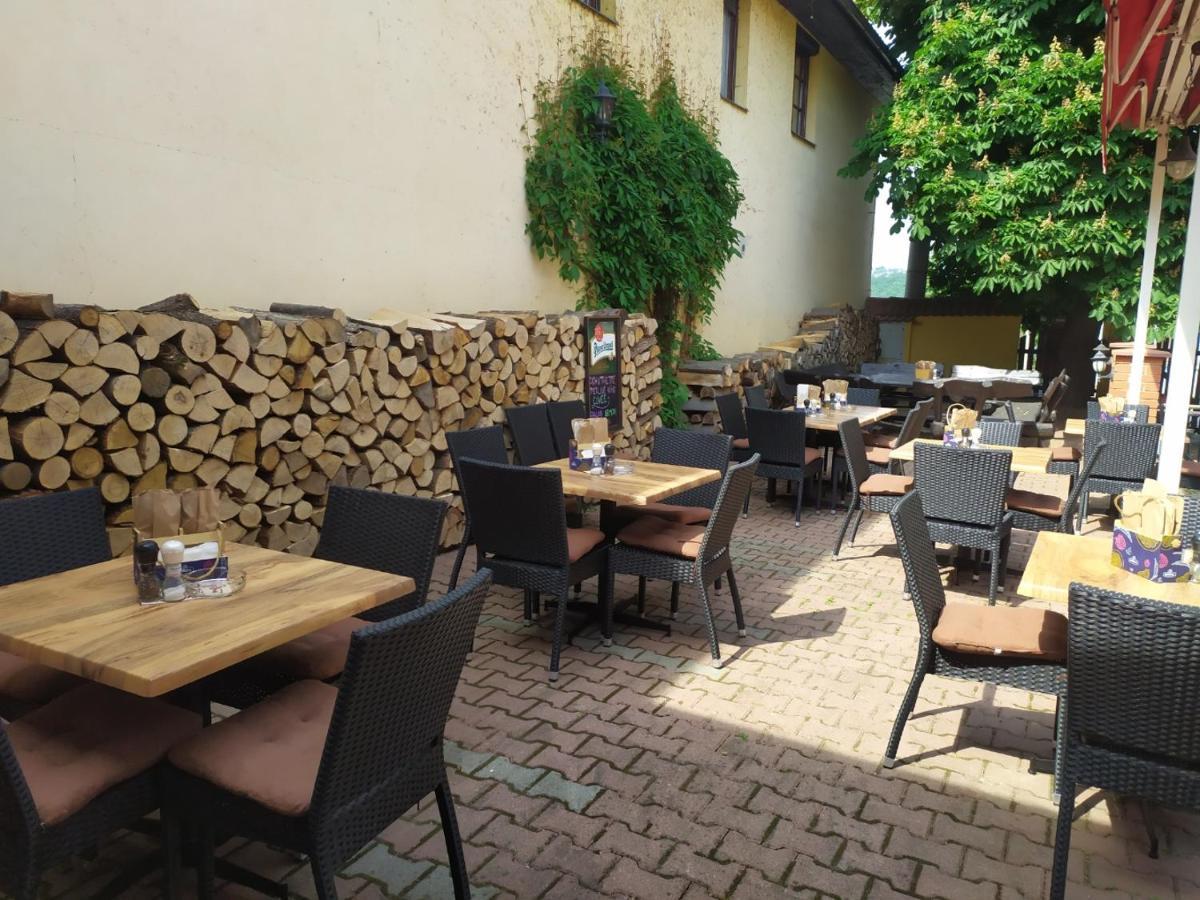 Penzion A Restaurace Nad Hradem Krivoklat Exterior photo