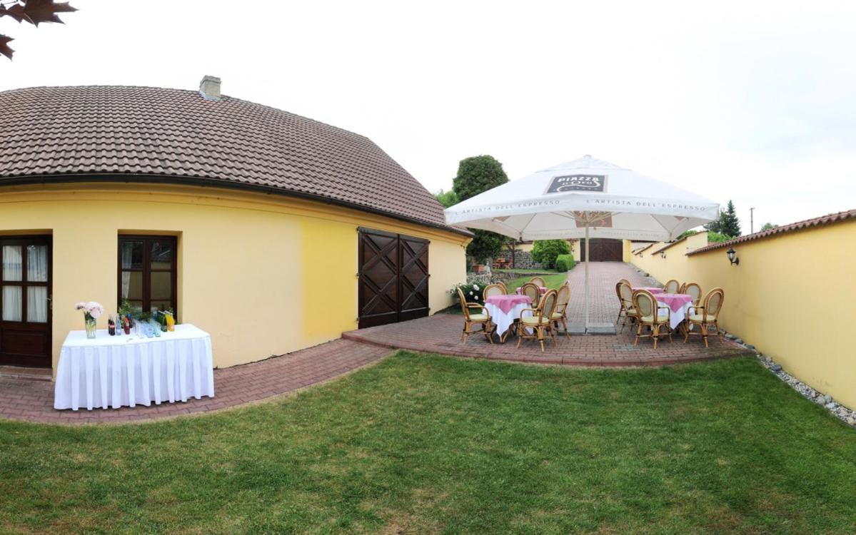 Penzion A Restaurace Nad Hradem Krivoklat Exterior photo