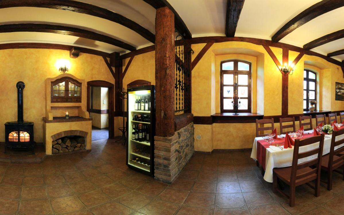 Penzion A Restaurace Nad Hradem Krivoklat Exterior photo