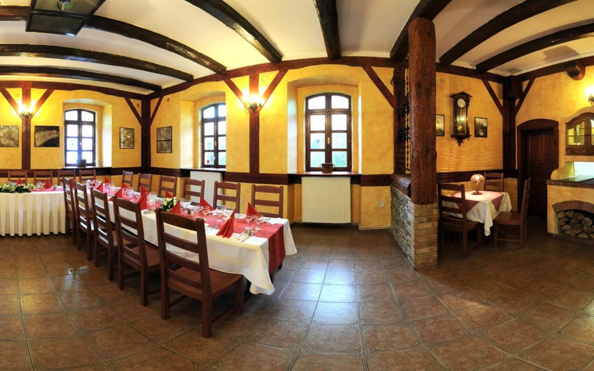 Penzion A Restaurace Nad Hradem Krivoklat Exterior photo