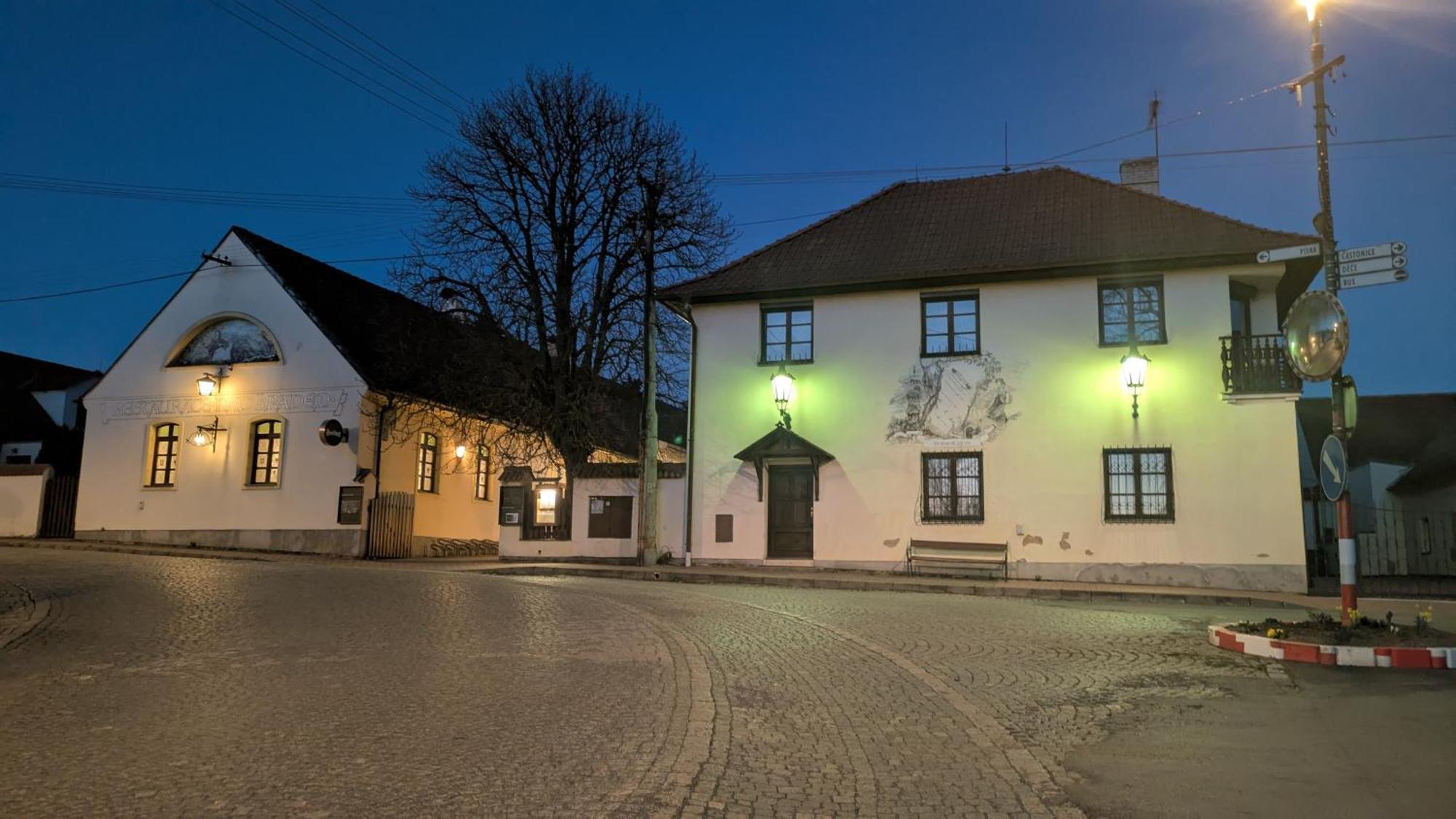 Penzion A Restaurace Nad Hradem Krivoklat Exterior photo