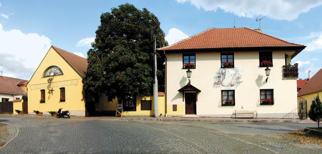 Penzion A Restaurace Nad Hradem Krivoklat Exterior photo