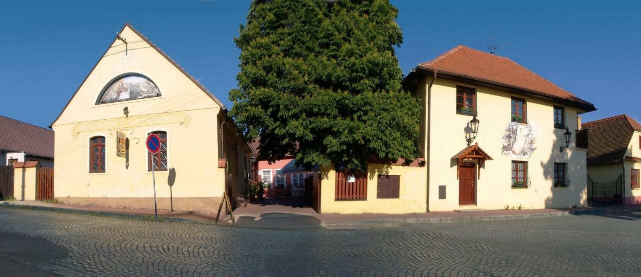 Penzion A Restaurace Nad Hradem Krivoklat Exterior photo