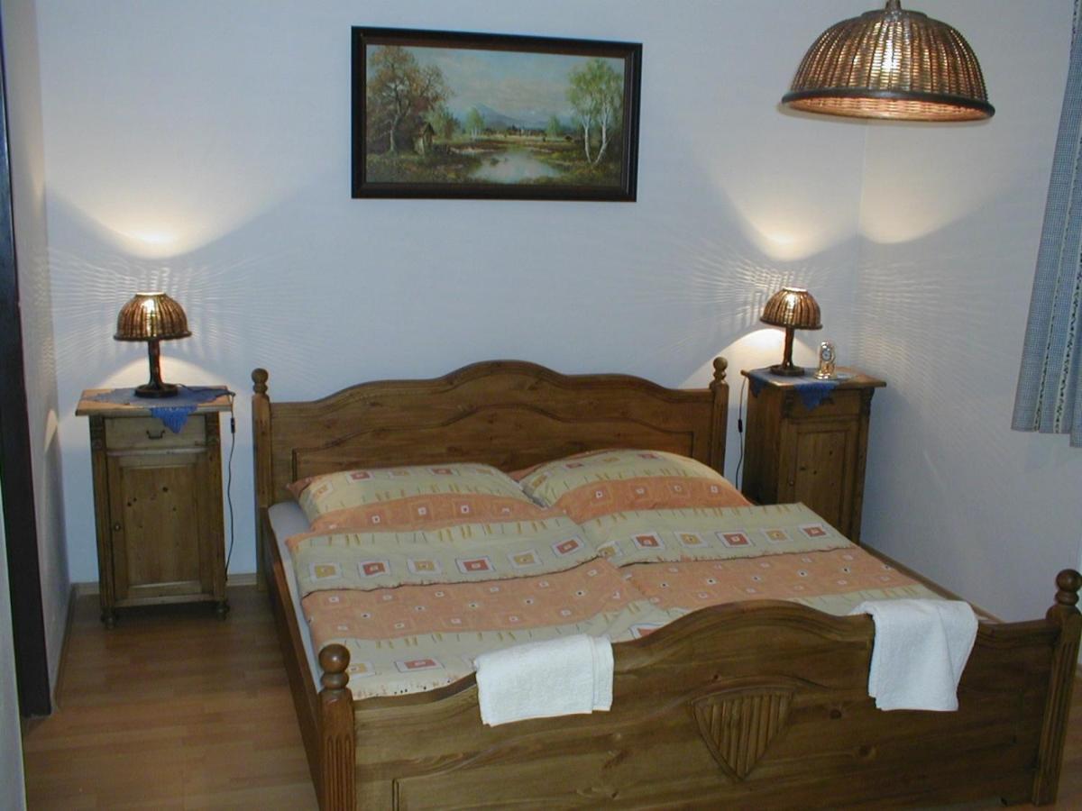 Penzion A Restaurace Nad Hradem Krivoklat Room photo